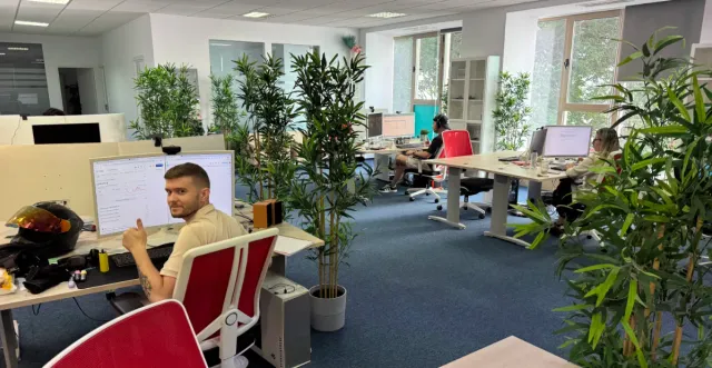 OnlyFans chatter working remotely